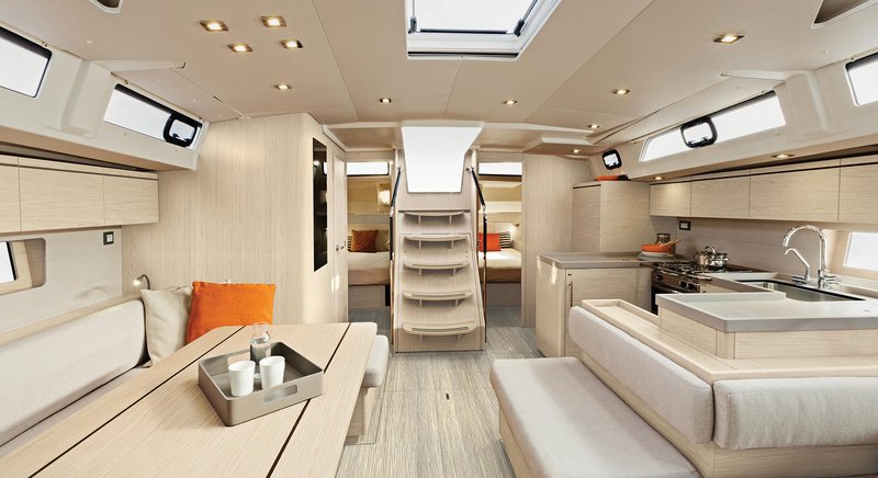 oceanis51.1_interieur_2_saloon.jpg