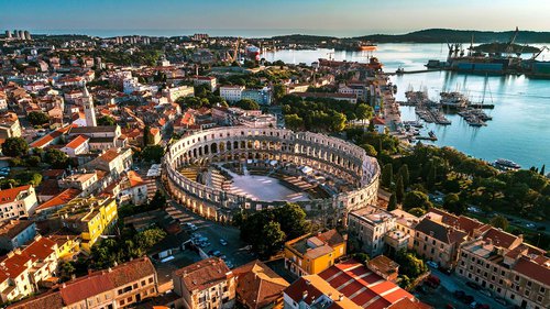 shutterstock_736045108_pula-arena-iz-zraka.jpg